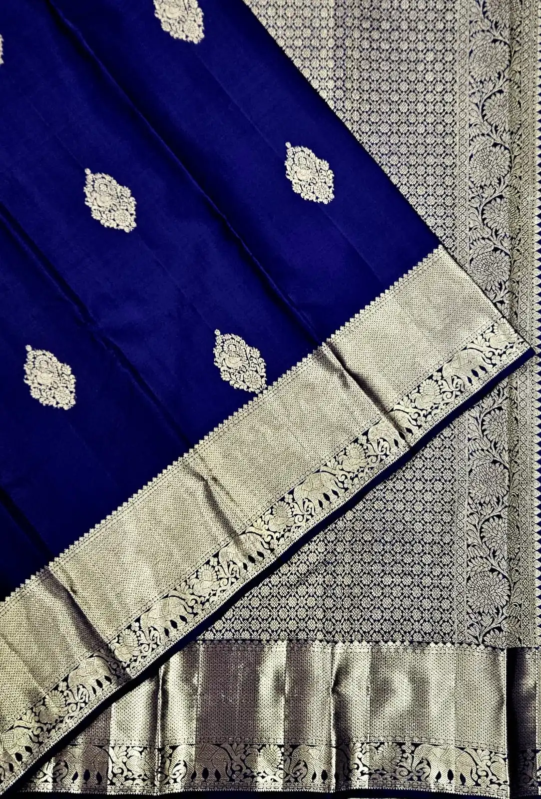 Silver Zari Woven Peacock And Floral Motifs Rich Pallu Kanchipuram Silk Saree